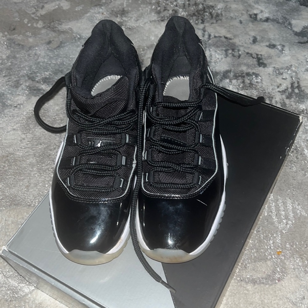 Jordan 11 Black Retro Size 7.5